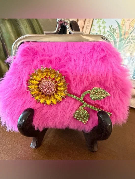 Pink Faux-Fur Kiss Lock with Pretty Sunflower Brooch- NWOT - Picture 2 of 5